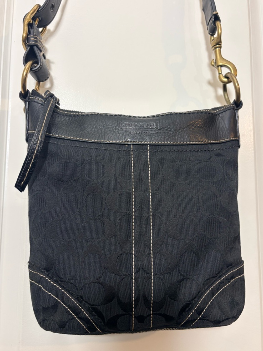 Coach Signature Gallery East West Crossbody / Shoulder Bag | Style 10402